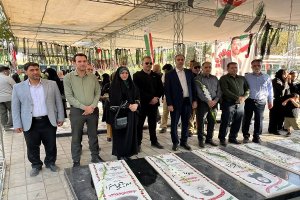 تجدید میثاق اتاق اصناف البرز با خون شهدا؛ گلباران مزار مطهر شهدا در آستان امامزاده محمد (ع)
